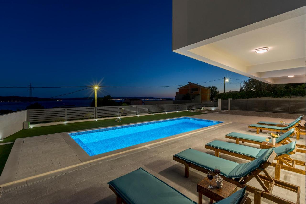 Luxury Villa La Nonna Ana - Heated Pool, Sea View, Near Split Kaštela Exterior foto