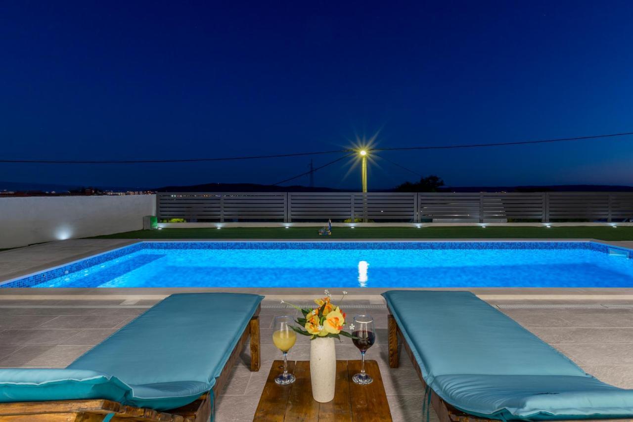 Luxury Villa La Nonna Ana - Heated Pool, Sea View, Near Split Kaštela Exterior foto
