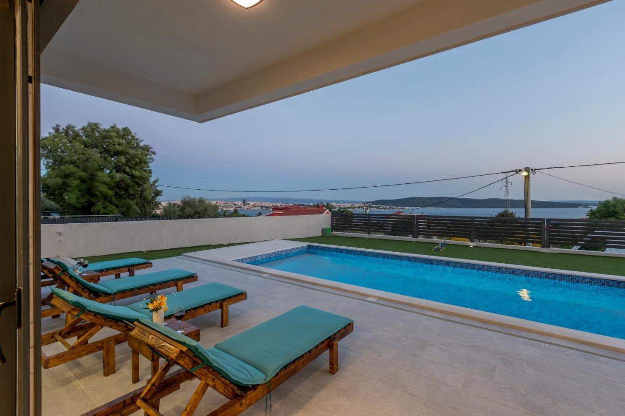 Luxury Villa La Nonna Ana - Heated Pool, Sea View, Near Split Kaštela Exterior foto